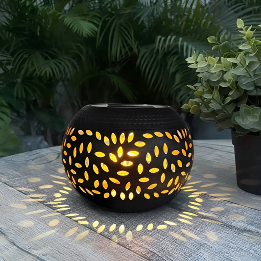 Elegante Zonne-lamp met Gestippeld Ontwerp voor Buiten