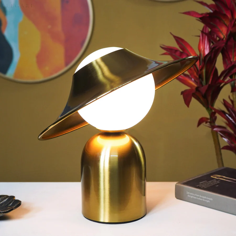 Elegante Gouden Metaal Tafellamp voor Luxe Verlichting