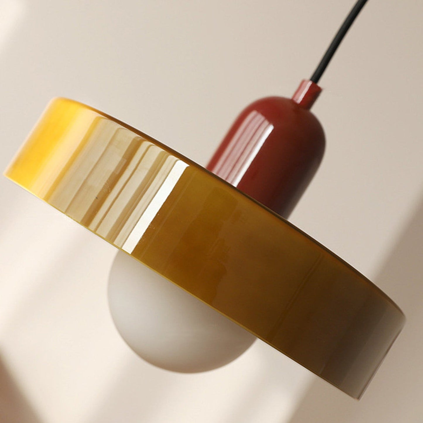 Elegante Bauhaus Hanglamp met Glas-in-Lood