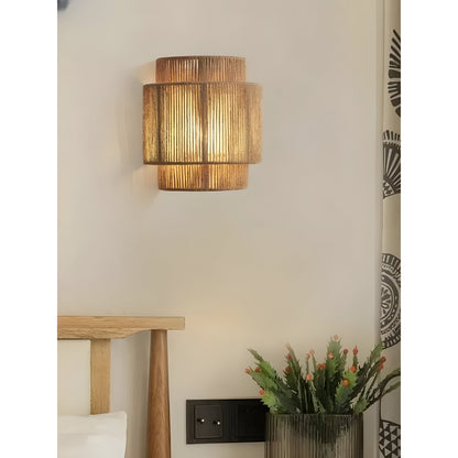 Ambachtelijke Rieten Wandlamp voor Warmte en Stijl