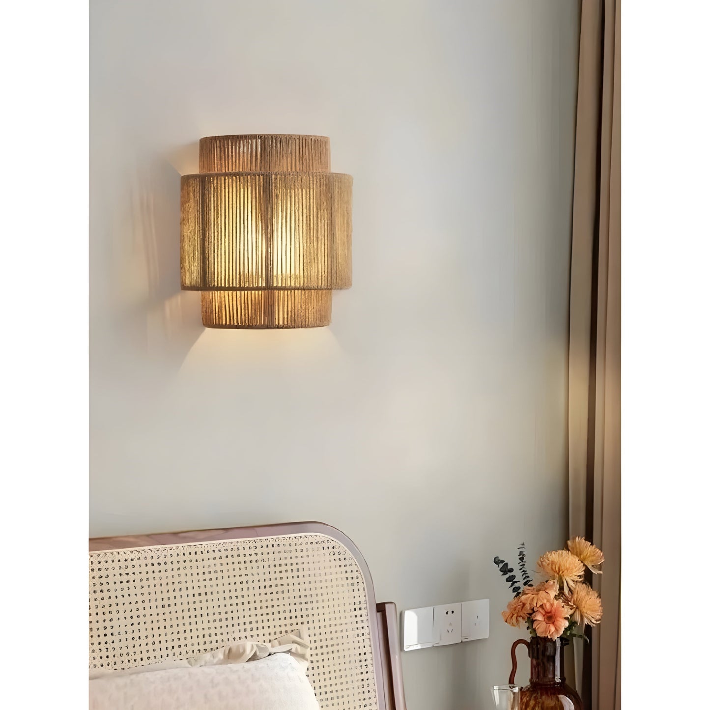 Ambachtelijke Rieten Wandlamp voor Warmte en Stijl